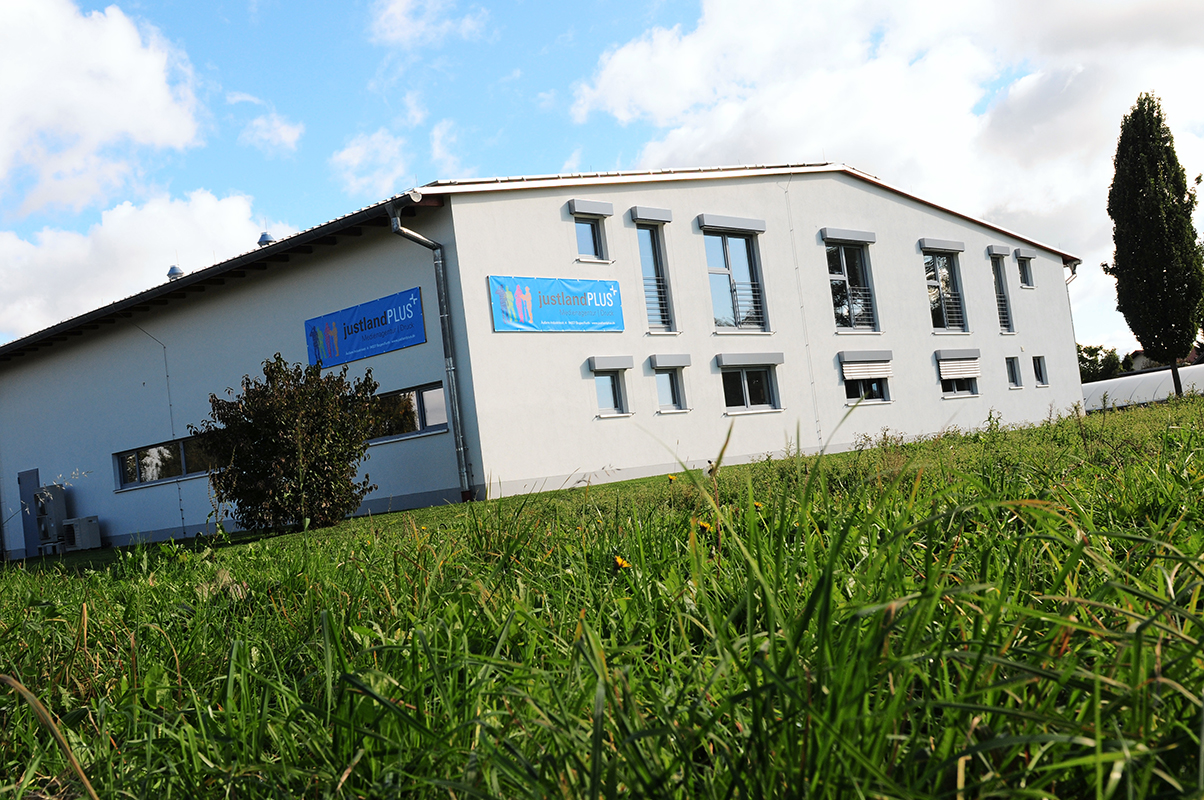 justlandPLUS Außengebäude